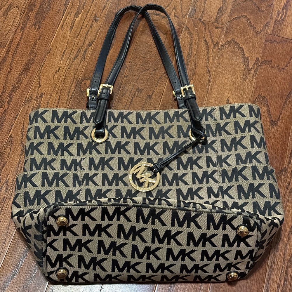 MICHAEL Michael Kors Black/Beige
Signature Jacquard Tote